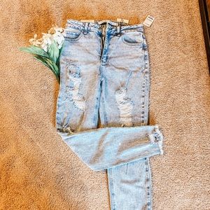 NWT Light wash mom jeans $10